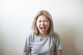 35岁女士自述：三年不敢回家过节，妈妈让我不堪重负图片