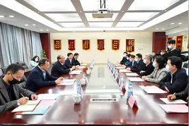 江西省委常委、南昌市委书记吴晓军走访江西日报社图片