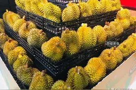 买榴莲就要挑“母”的，皮薄肉厚实，教你4招，每个都是甜又香图片