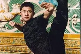 吴京曾被樊亦敏嫌弃没前途抛弃，如今的报复令人称快图片