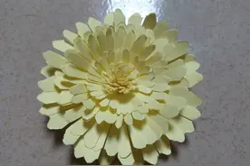 儿童手工折纸：菊花怎么折？几张纸就能做一朵盛开的菊花，真漂亮图片