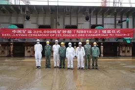 天津新港建造的最大吨位船舶实现铺底图片