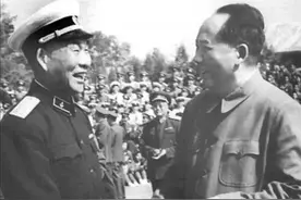 1950年海军司令肖劲光视察刘公岛，因渔民一句话脸色凝重：记下来图片