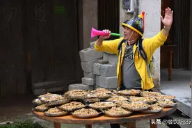 别人办酒席赚钱，广西人办酒席亏钱，随礼40块，还能打包回家图片