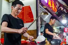 专业炒粉12年！抖音百万人关注的夜宵摊，承载无数温暖记忆图片