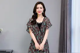 「祖母绿」复古个性连衣裙，无袖荷叶边+蕾丝点缀，优质新淑女感图片