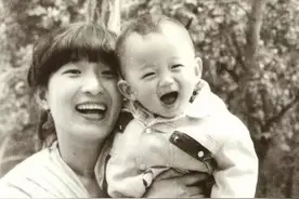 她找儿子32年，送29个别人的孩子回家，有人从没想过自己是被拐儿童图片