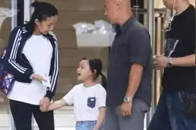 刘德华8岁女儿秘密入院查心脏？小姑娘身价过亿曾被迫3换幼儿园图片