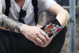 潮牌刺绣苹果XR手机壳，时尚不止一点点图片
