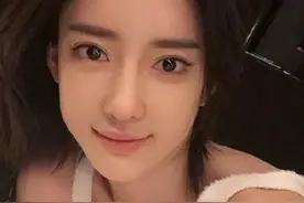 小说：你还不睡，你在和谁说话？图片