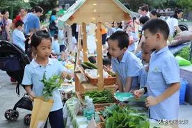 “小老板”要做大买卖！在儿童友好型社区摆地摊是什么体验？图片