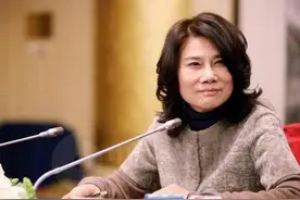 董明珠坐拥50亿身家，自己却开一台别克君越，儿子也是开一台本田图片