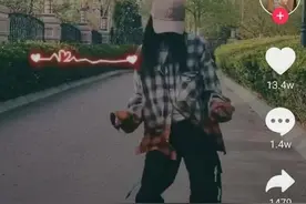 李小璐和绯闻男友跳同款舞，遭网友吐槽，本尊怒怼：一直都是这样图片