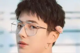 脸和身高不符的男明星图片