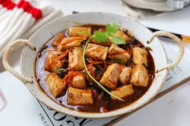比肉还好吃的豆腐做法，鲜香入味儿，汤汁多超下饭，每周必做一次图片