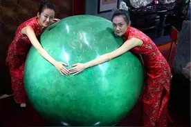 小伙跑到新疆寻宝，承包废矿，挖到6吨重夜明珠，专家：值26亿图片