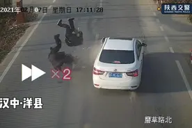 拐弯摩托被直行小车撞上，摩托主责，事发汉中洋县图片