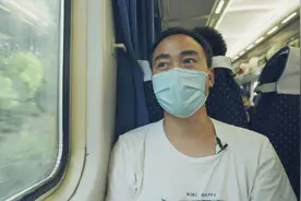 上海：河南籍小伙坐绿皮车跨省上班 每天4小时在路上 省钱图片