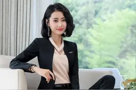 和漂亮女上司一起出差的日子图片