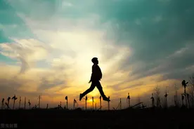 过来人的经验之谈：人生路口，选难走的图片