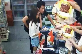 幼时住贫民楼，亲哥惨死街头，走红靠运气，人称抠王，实则太实在图片