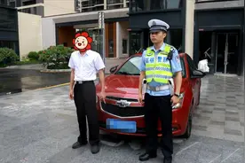 狂野小车“嗨爆”高明街头，结果玩大了......图片