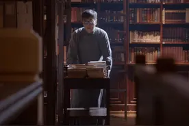 《叛逆者》老纪，万能工具人，百变老特工，眼神戏令人感动图片
