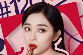吴宣仪晒口红广告写真，少女的肌肤满分图片