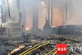 泰国知名景点富贵黄金屋突发大火 90%以上的海南旅游团都去过图片