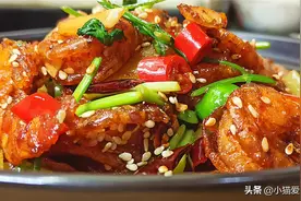 想吃干锅虾不用去饭店，教你在家做，下酒又下饭一大锅不够吃图片