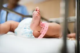新生儿缺血缺氧脑病？新生儿低血糖？会造成婴儿痉挛症吗？图片