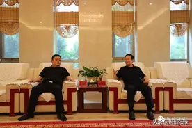 杨维俊与山东能源集团盛鲁能化公司总经理贾安刚一行座谈图片