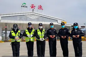乘风破浪的警察姐姐 真是又飒又柔情！图片