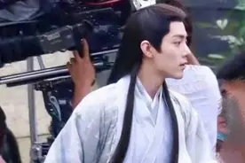 眯眼、驼背、妆感浓，同是古装男主，差距怎么这么大？图片