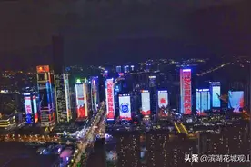铭记历史 居安思危！观山湖区“全民国防教育日” 主题灯光秀在金融城上演图片