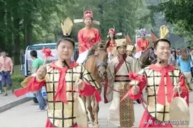 四川最牛双胞胎，弟弟718分成省高考状元，大哥705分共同携手清华图片