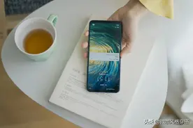 荣耀30S测评 | 既是时尚生活的记录者，也能当穿搭中的时髦单品图片