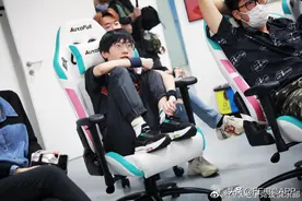 GimGoon也不好使？FPX逆转EDG稳居前八，上单却成队伍突破口图片
