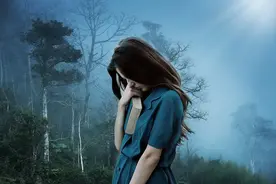 活得快乐的女人，都拥有这种特质图片