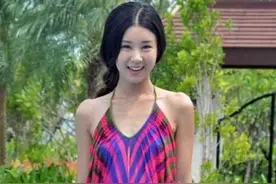 她被称为“最干净的女星”，出道19年从不接吻戏，初吻只留给老公图片