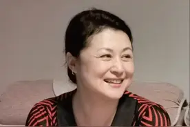 于月仙拍戏返回酒店途中乘车与骆驼相撞去世，实打实演技派演员，“刘能”哀悼：“亲爱的大脚，一路走好”图片
