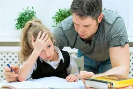 孩子一看书就犯困，可能是青春期心理疲劳，家长可通过4招减压图片