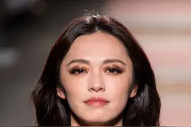 姚晨烟熏妆霸气走T台，衣裙华丽气场强大图片