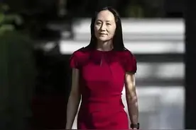 孟晚舟近照身材暴瘦！素颜穿正装难掩憔悴老太多，满眼沧桑好心疼图片