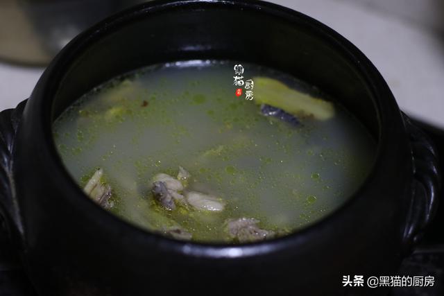 人参花胶鲍鱼煲鸡汤 2026年花胶鲍鱼海参煲鸡可以放人参吗