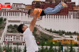 习近平西藏行丨走进布达拉宫广场图片
