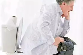 便秘的人为啥蔬菜没少吃，上厕所还是那么难？问题出在了三方面图片