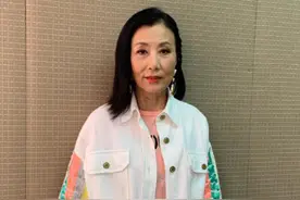 汪明荃被曝吃饭不排队，顾客质疑餐厅经理区别对待，汪阿姐很淡定图片