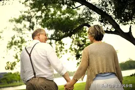 农村65岁的老人宁愿孤独终老，也不想再婚了，他到底经历了什么图片