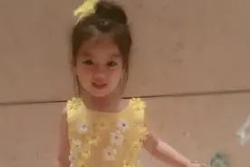 阿拉蕾才是整容式长大，褪去婴儿肥五官精致，未来女神非你莫属！图片